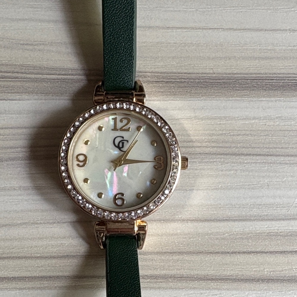 Elegant Green and Gold Women's Watch
